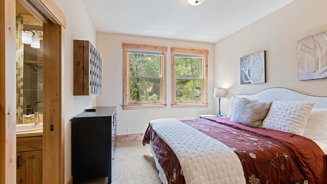 Photo of Bedroom in Ponderosa Palisades