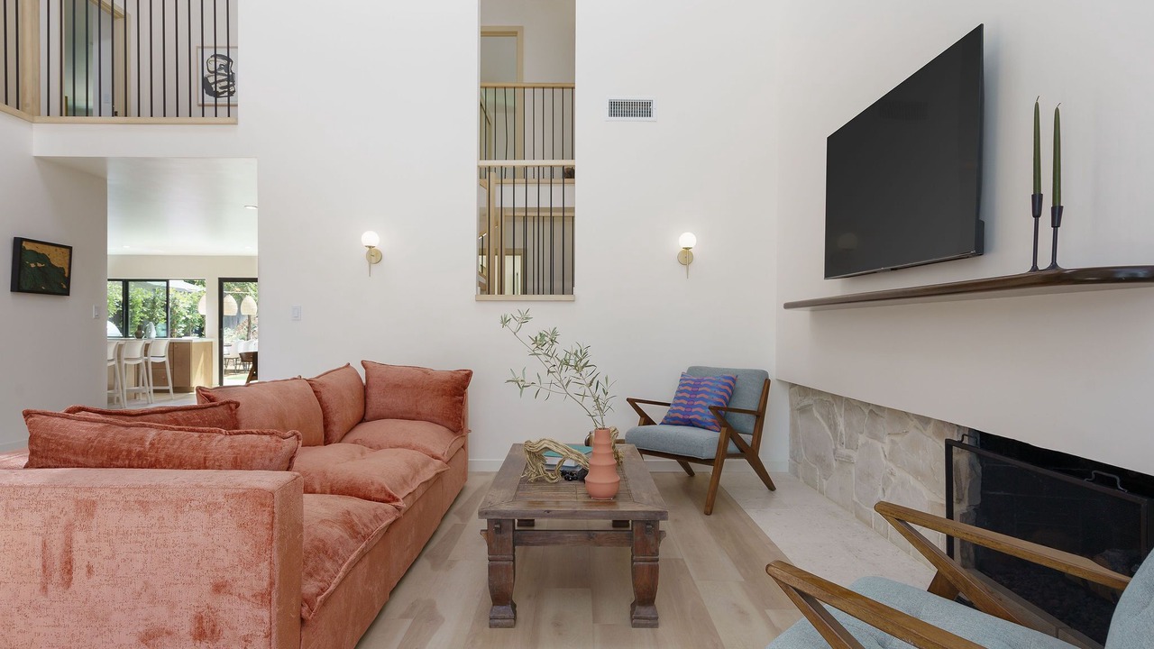 Photo of Livingroom in Pierpont Bay
