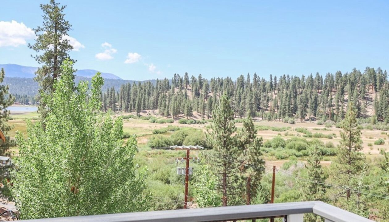 Photo of Patio Balcony in Fawnskin