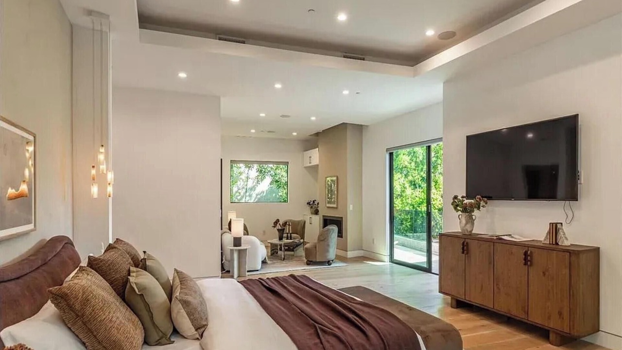 Photo of Bedroom in Beverly Grove