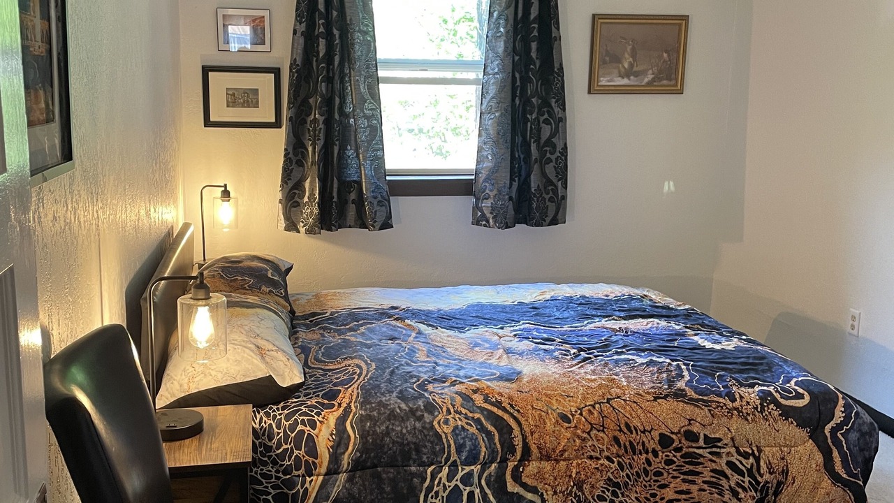 Photo of Bedroom in Dunsmuir