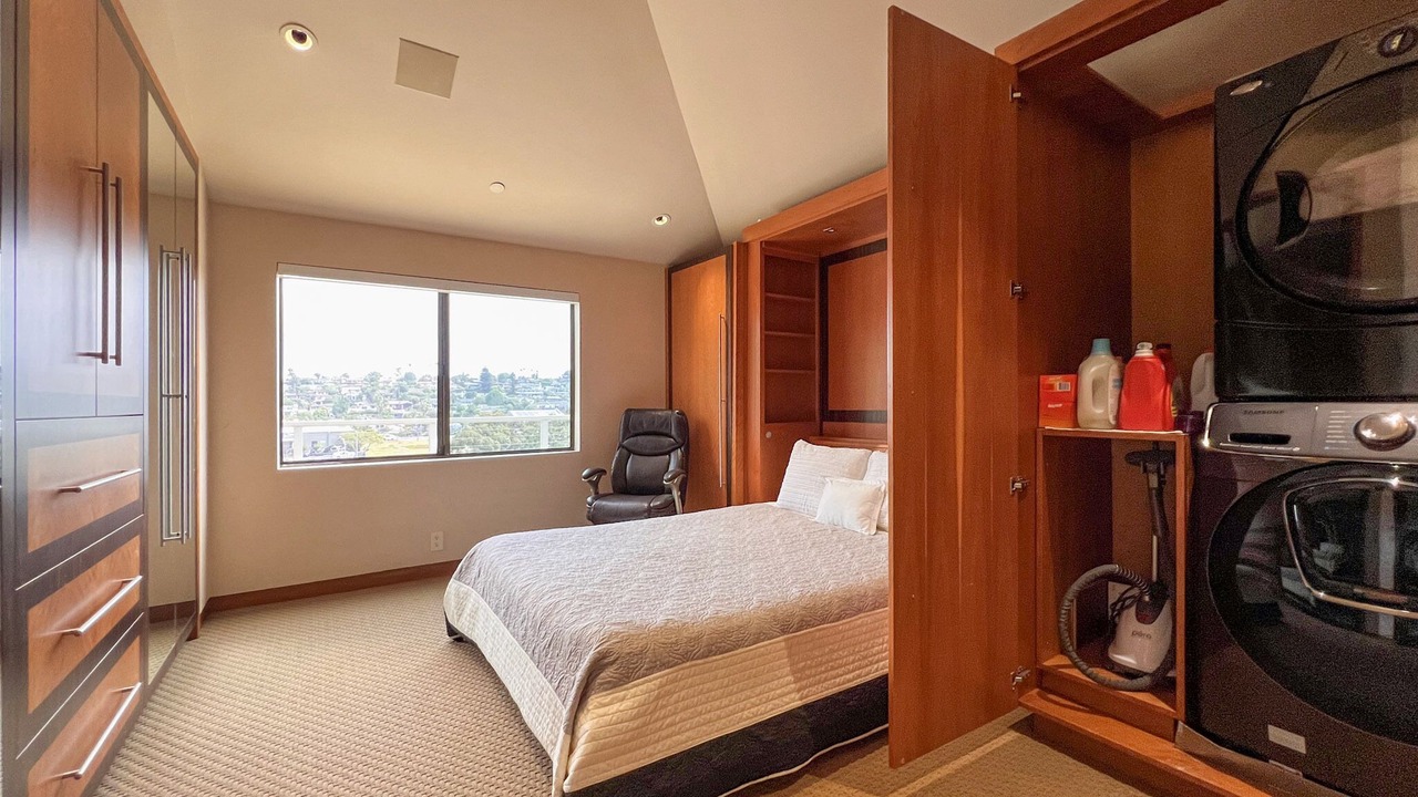Photo of Bedroom in Solana Beach