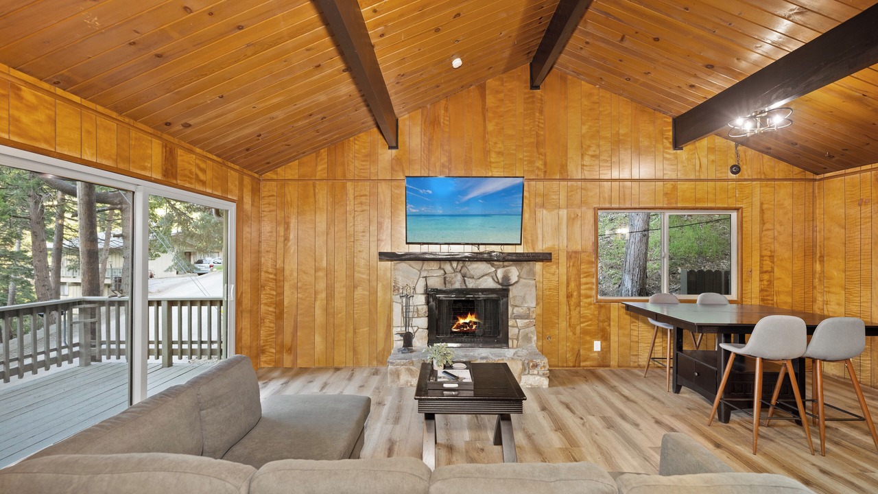 Photo of Livingroom in Crestline