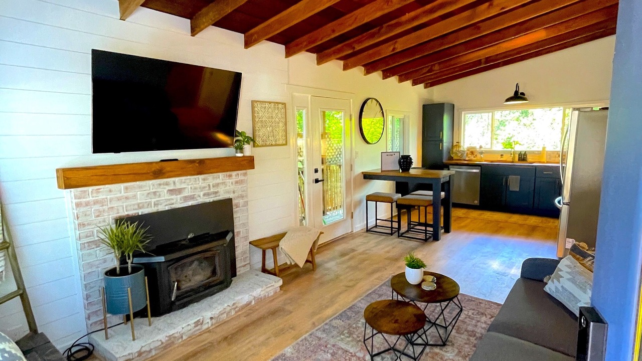 Photo of Livingroom in Forestville