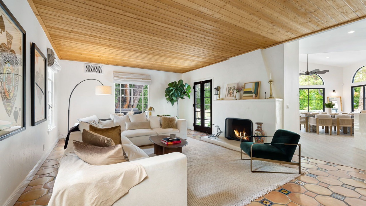 Photo of Livingroom in The Movie Colony