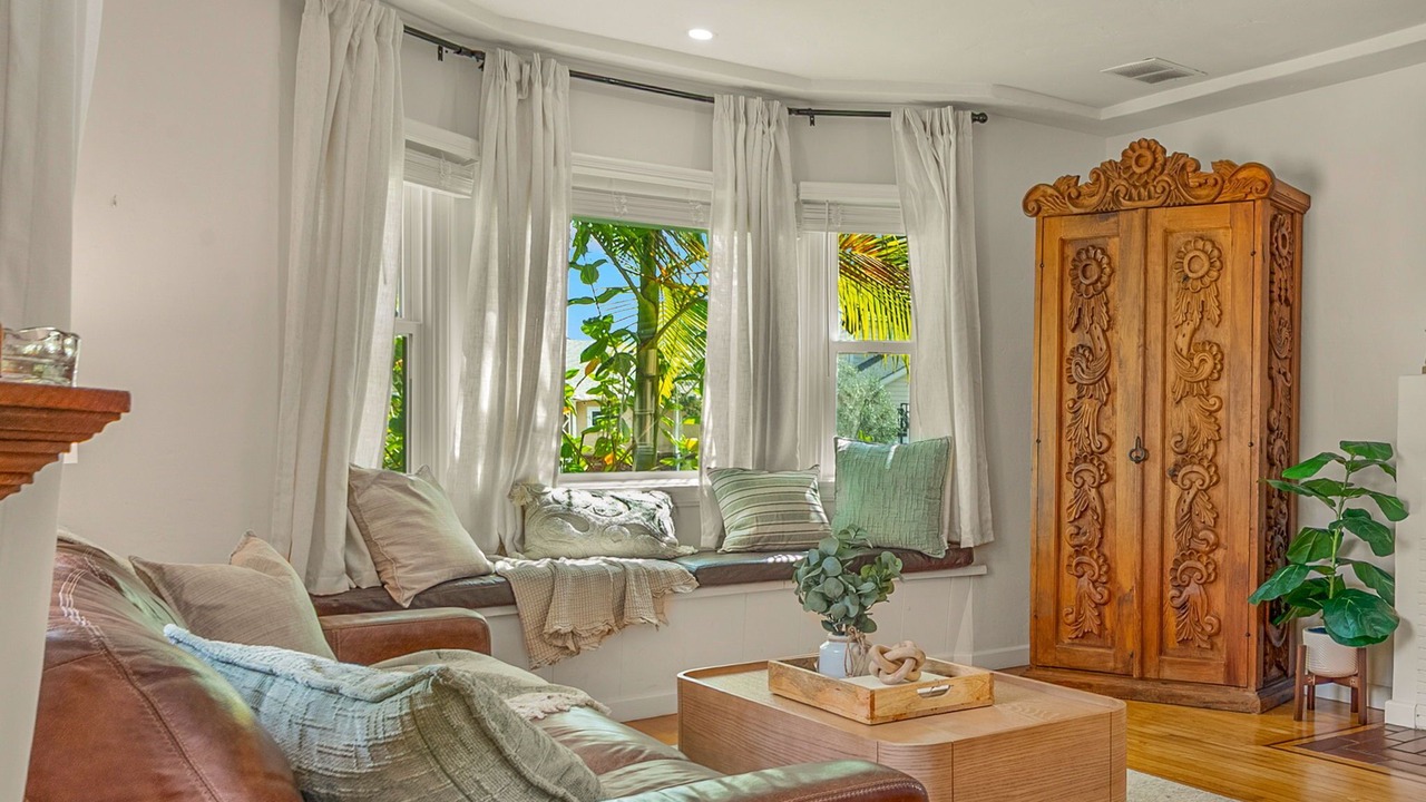 Photo of Livingroom in West Los Angeles