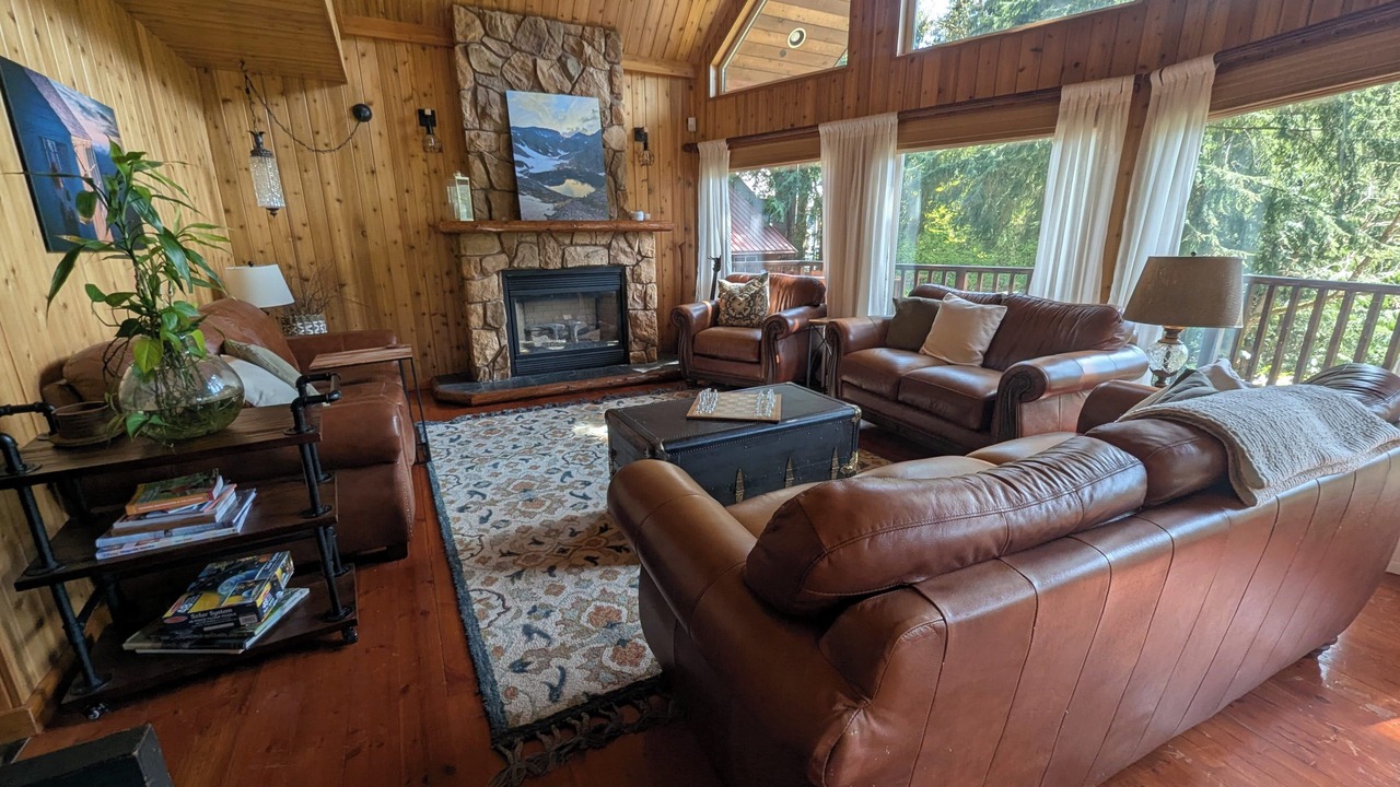 Photo of Livingroom in Glacier
