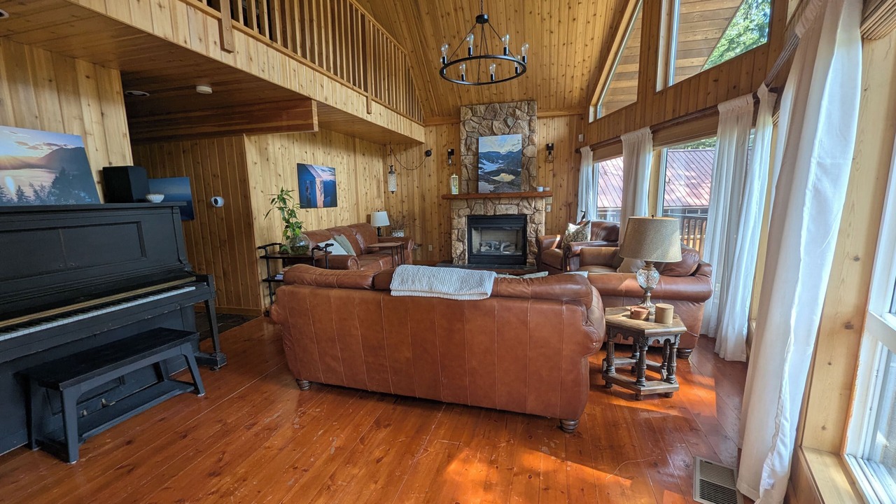 Photo of Livingroom in Glacier