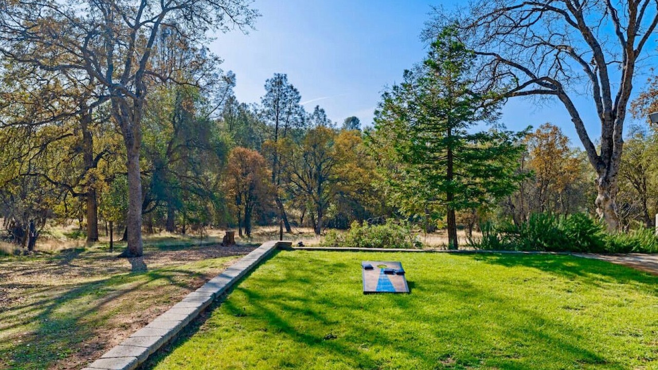 Photo of Others in Mariposa