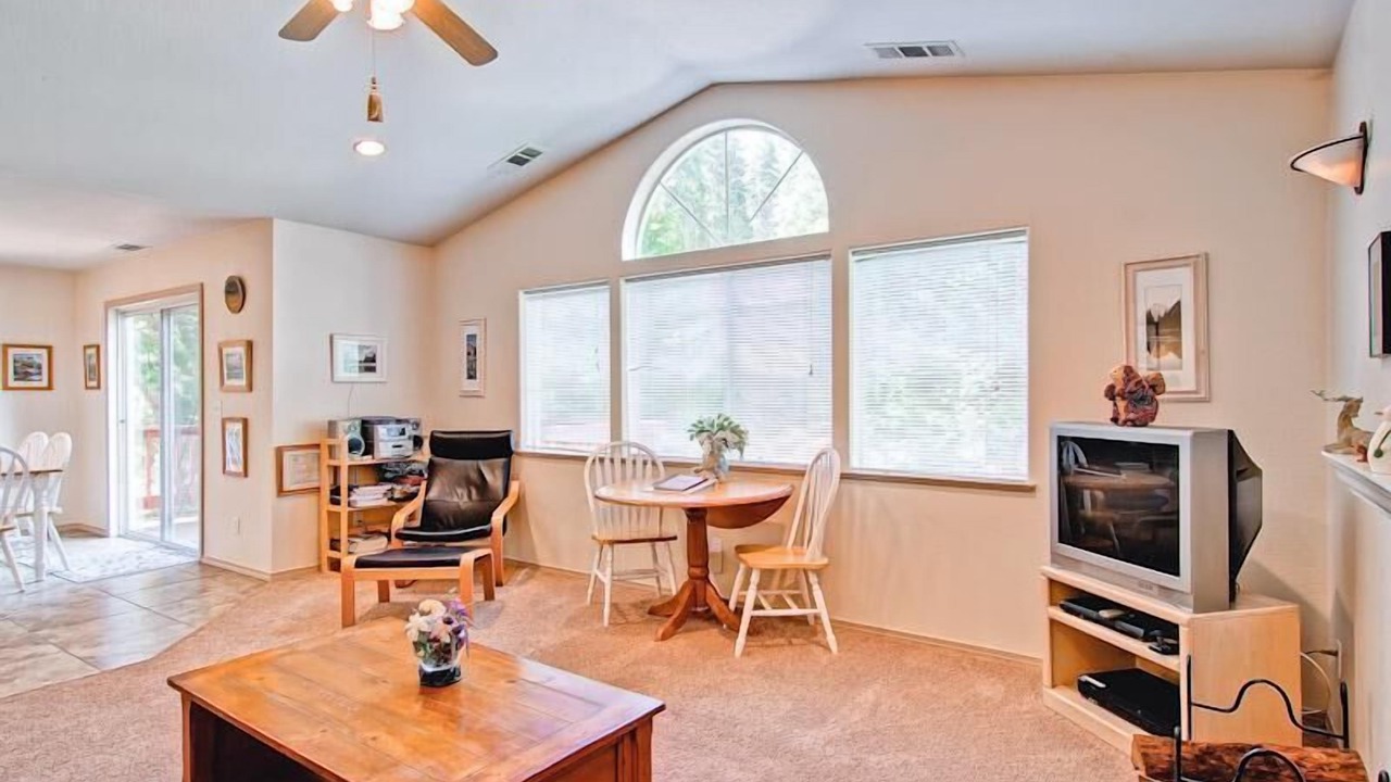 Photo of Livingroom in Yosemite West
