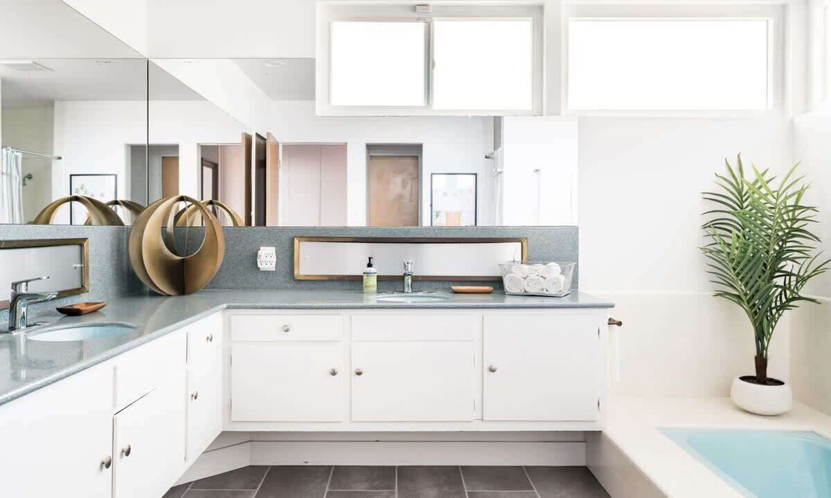 Photo of Bathroom in Ladera Heights