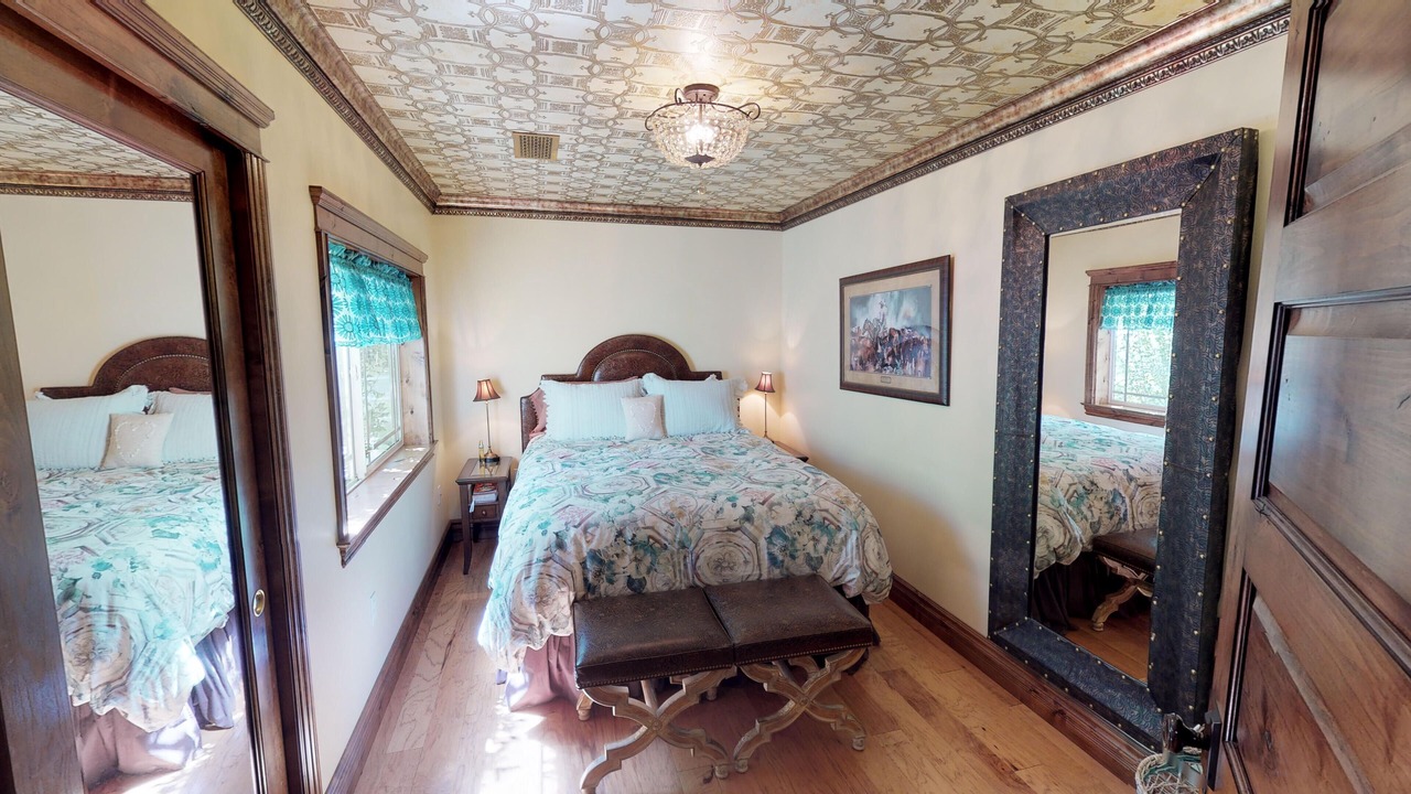 Photo of Bedroom in Salyer