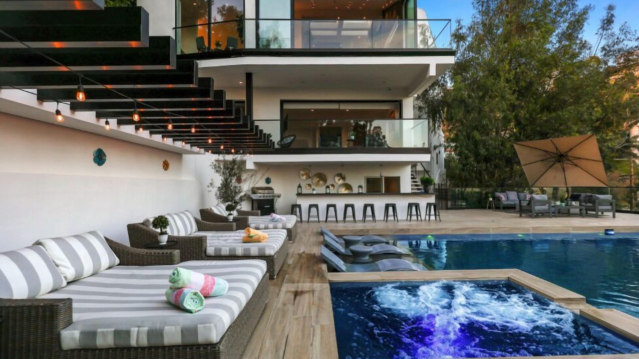 Photo of Outdoor in Hollywood Hills West
