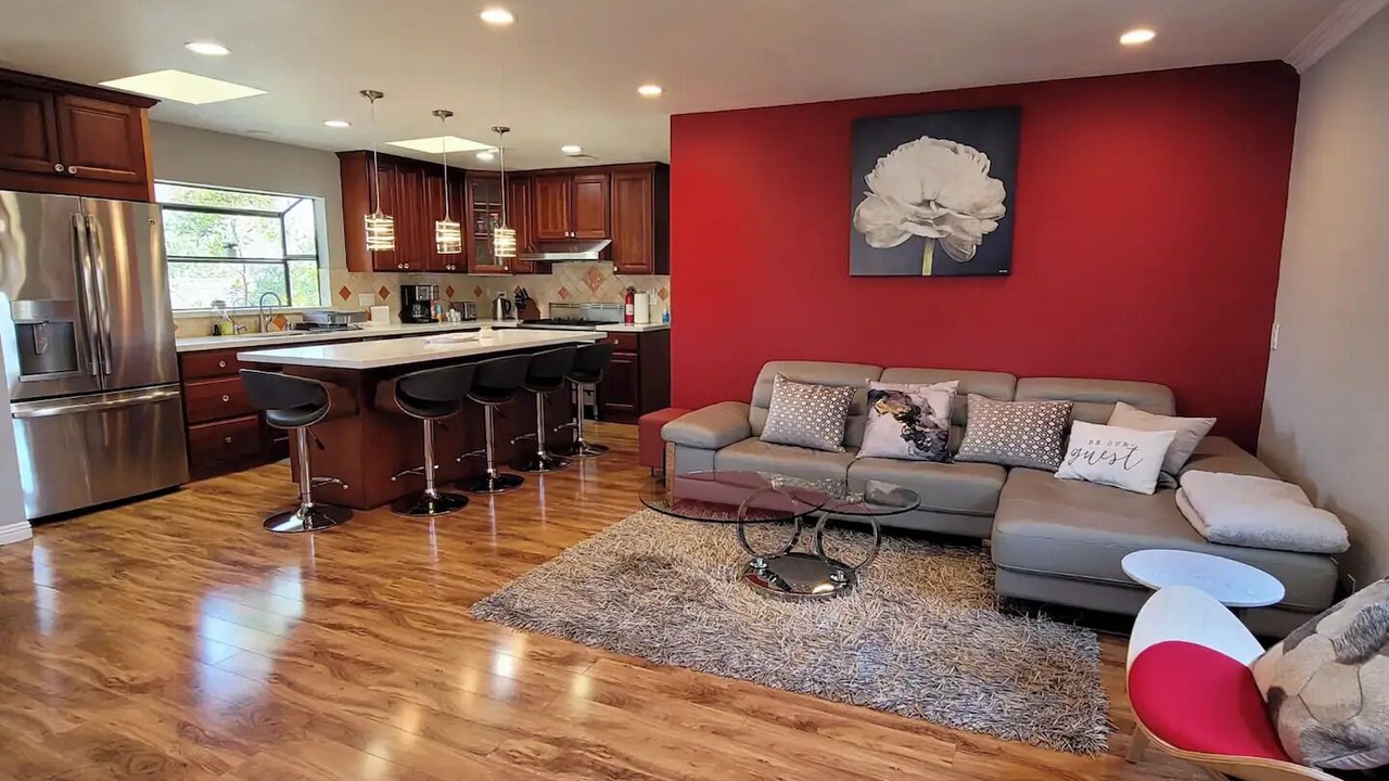 Photo of Livingroom in College Terrace