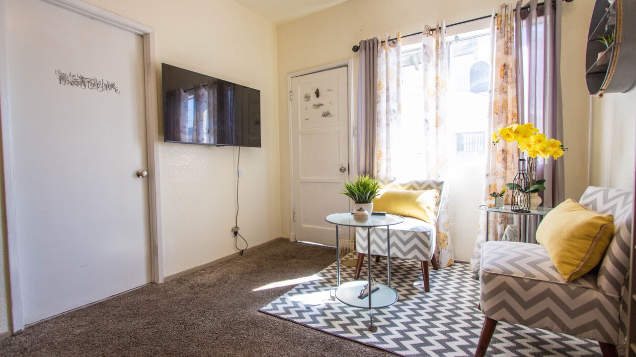 Photo of Livingroom in Mid City