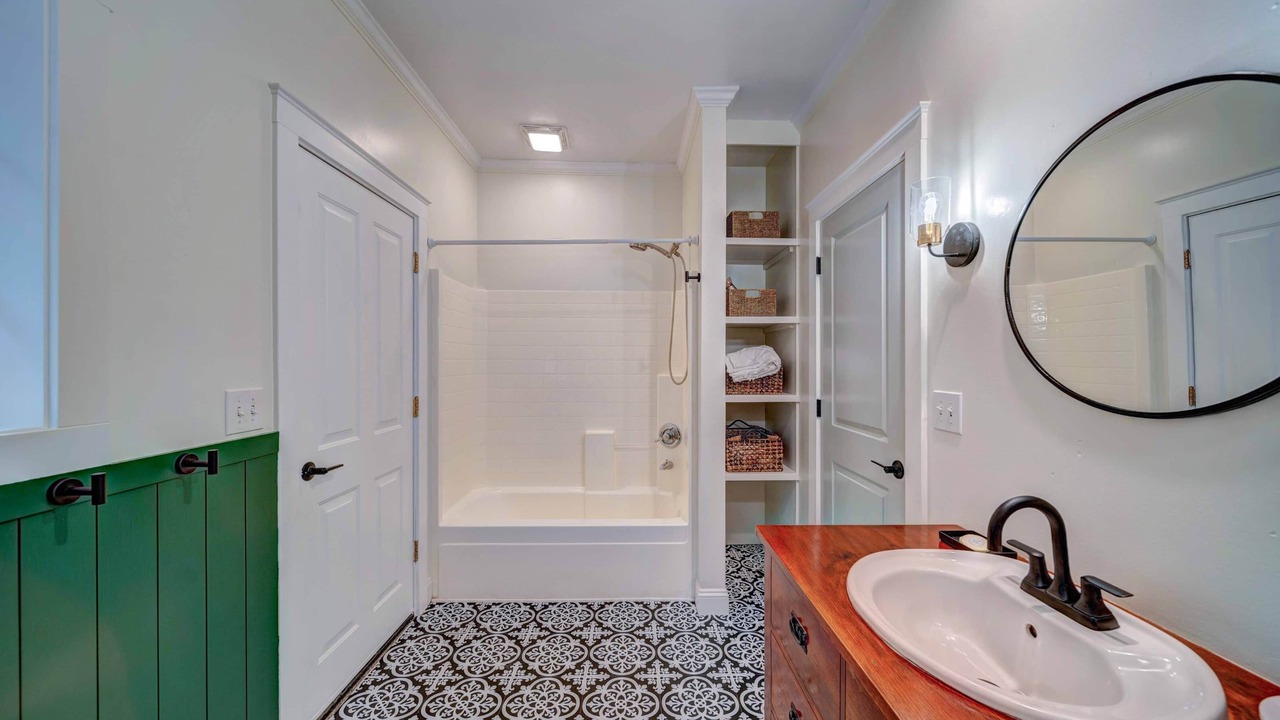 Photo of Bathroom in Lakehead