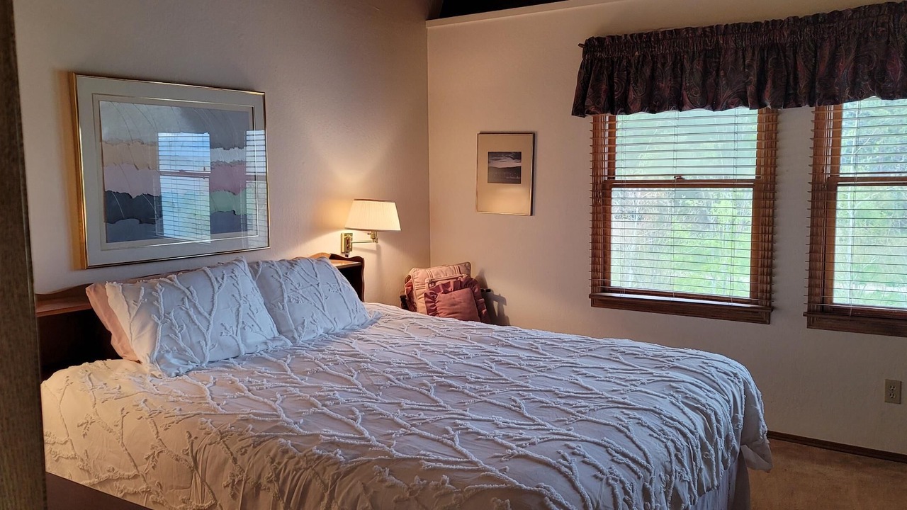 Photo of Bedroom in Lake Forest
