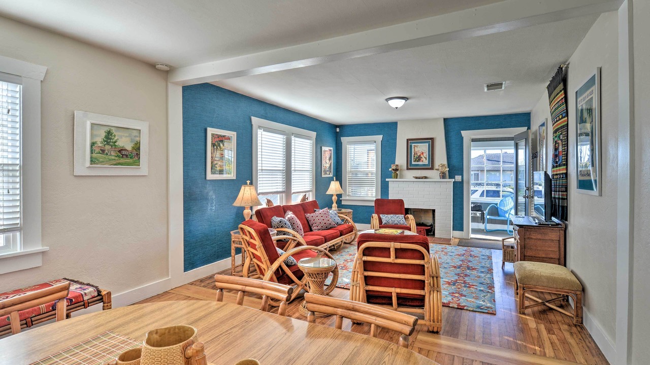 Photo of Livingroom in Eureka