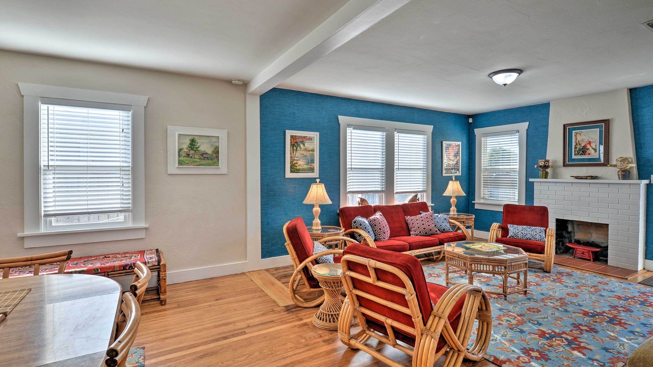 Photo of Livingroom in Eureka