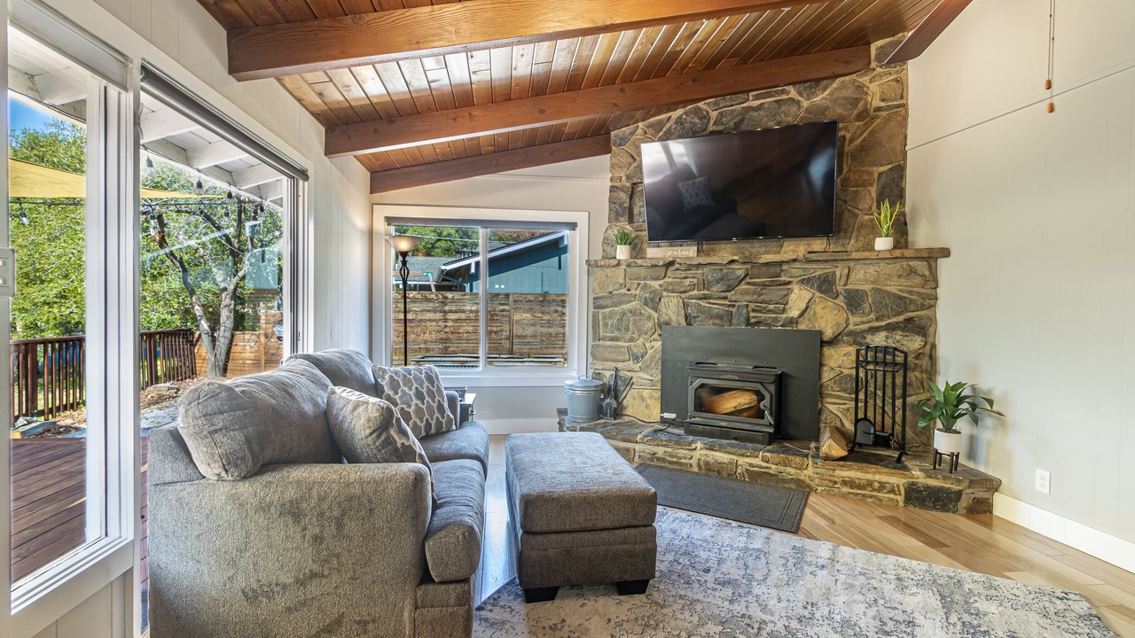 Photo of Livingroom in Yosemite Forks