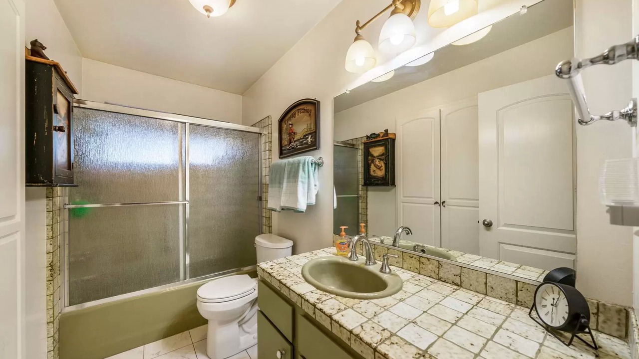 Photo of Bathroom in Lakehead-Lakeshore
