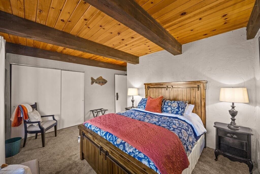 Photo of Bedroom in Crestline