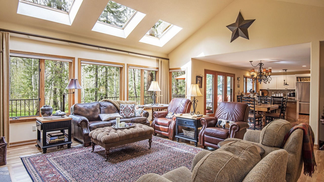 Photo of Livingroom in Black Butte Ranch