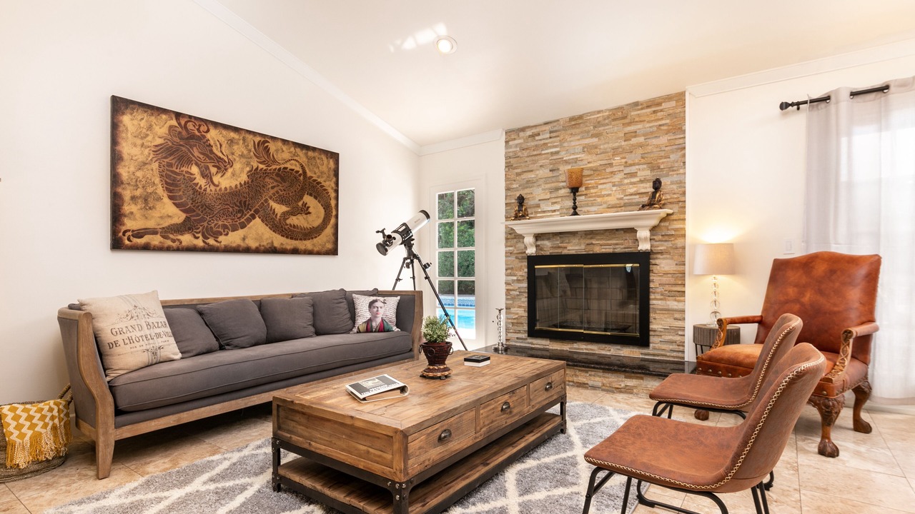 Photo of Livingroom in Woodland Hills