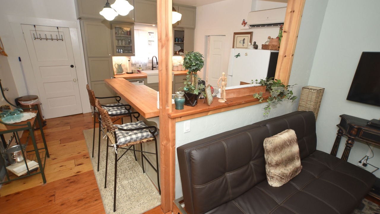 Photo of Livingroom in Dunsmuir