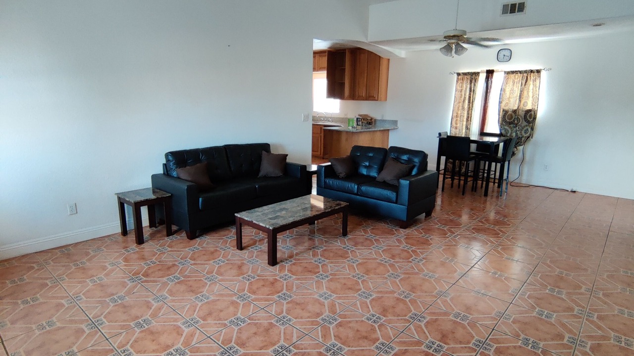 Photo of Livingroom in California City