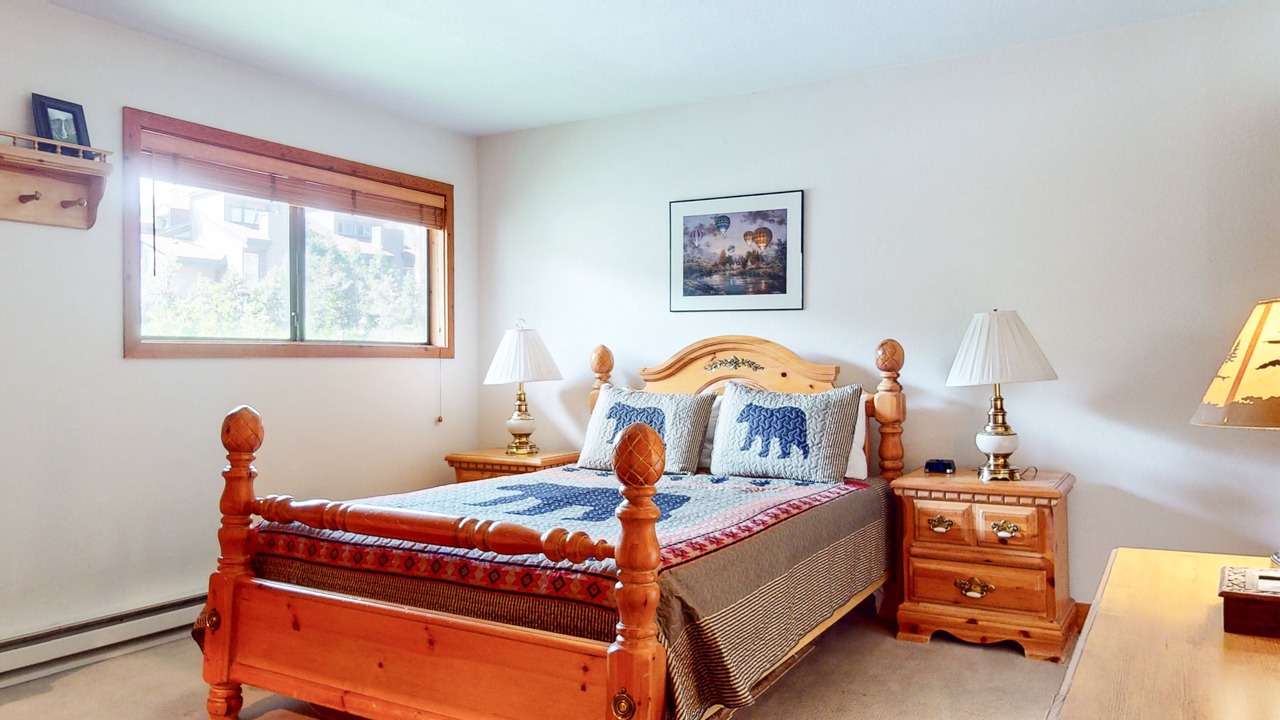 Photo of Bedroom in Mammoth Lakes