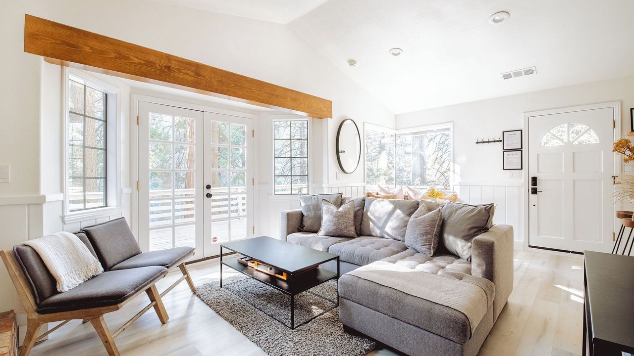 Photo of Livingroom in Arrowhead Villas