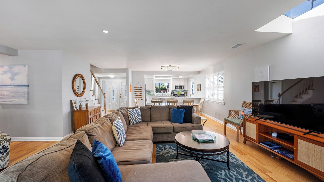 Photo of Livingroom in Pierpont Bay