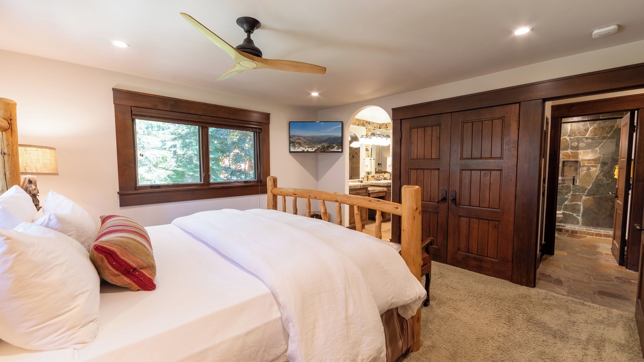 Photo of Bedroom in Lake Forest