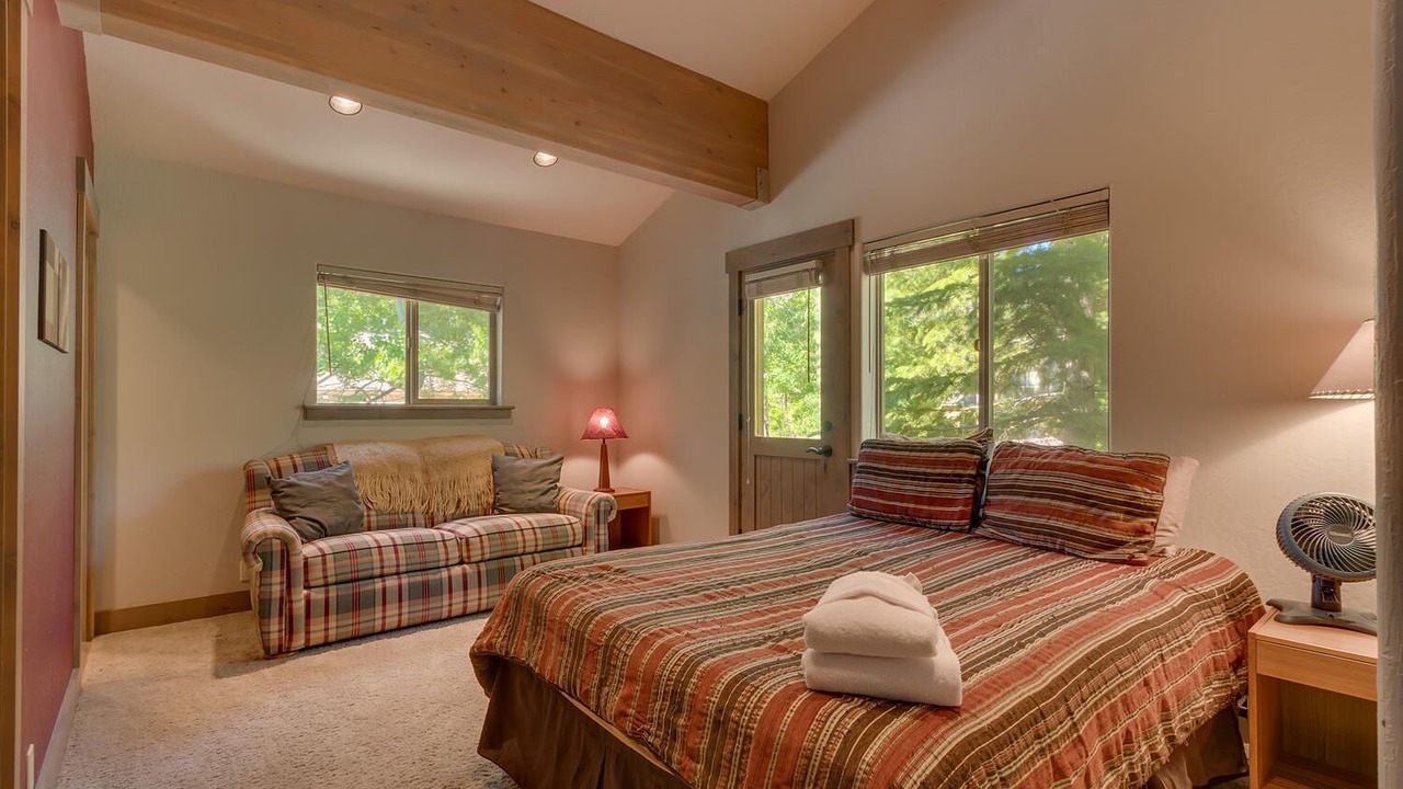 Photo of Bedroom in Lake Forest