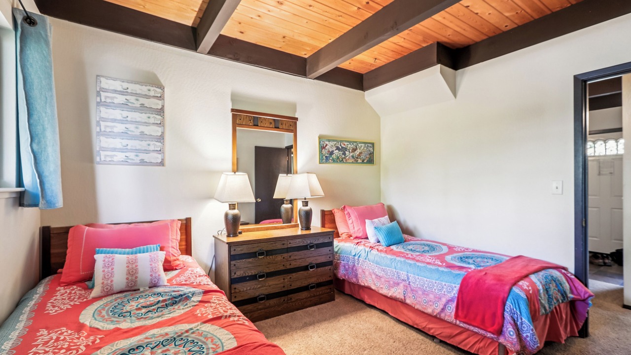 Photo of Bedroom in Lake Forest