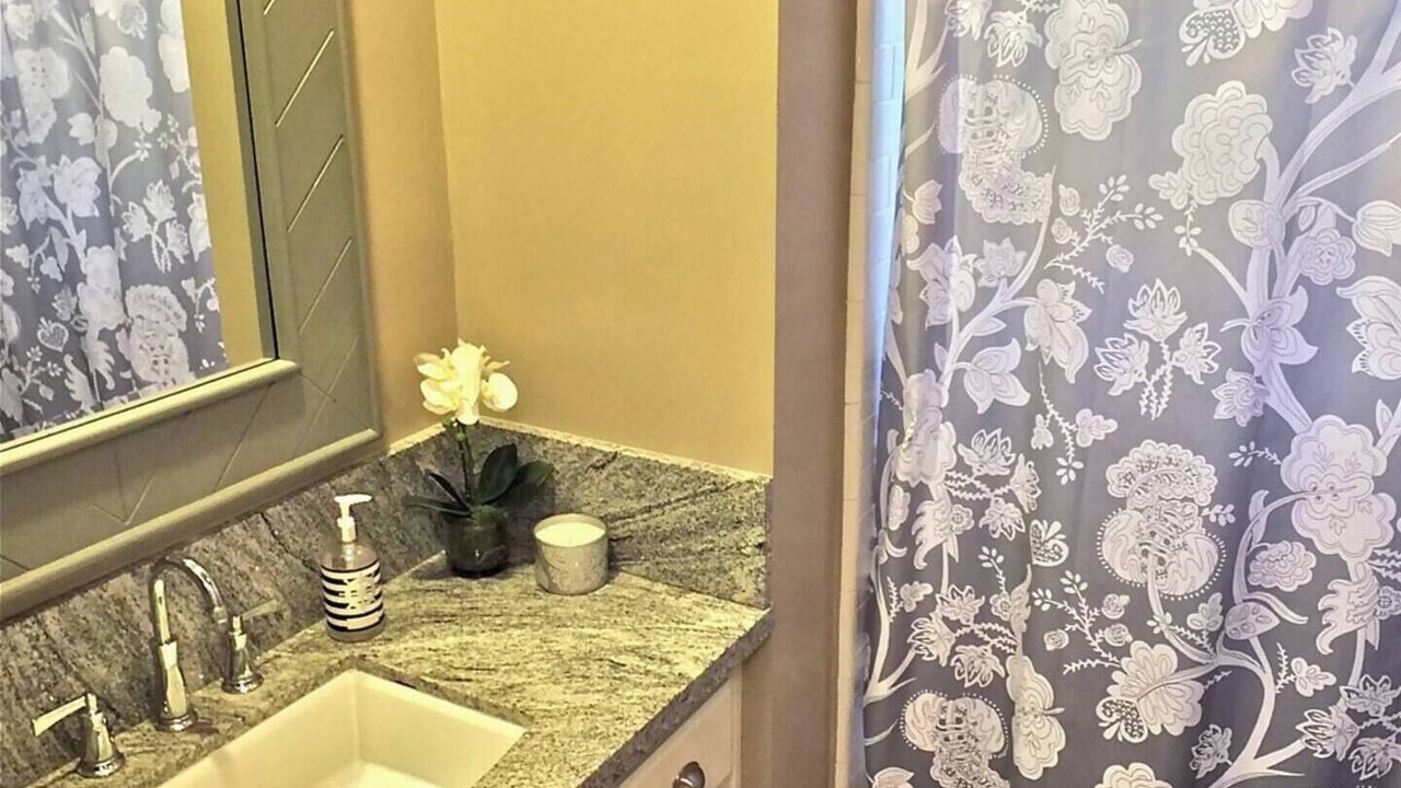 Photo of Bathroom in Belmont Shore