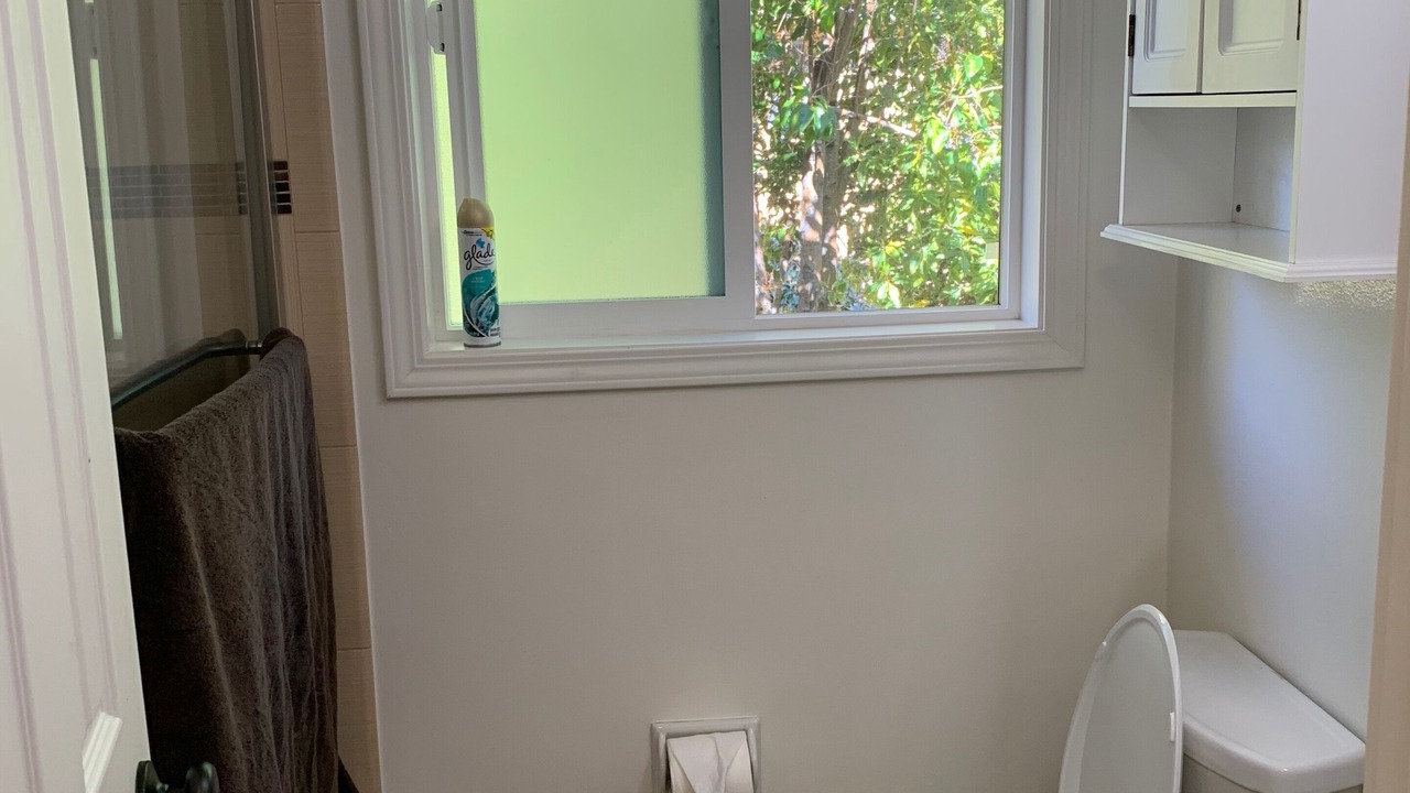 Photo of Bathroom in Linfield Oaks