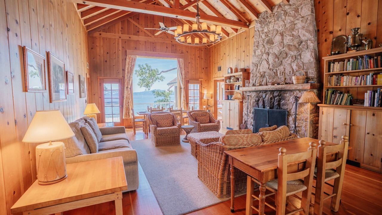 Photo of Livingroom in Brockway