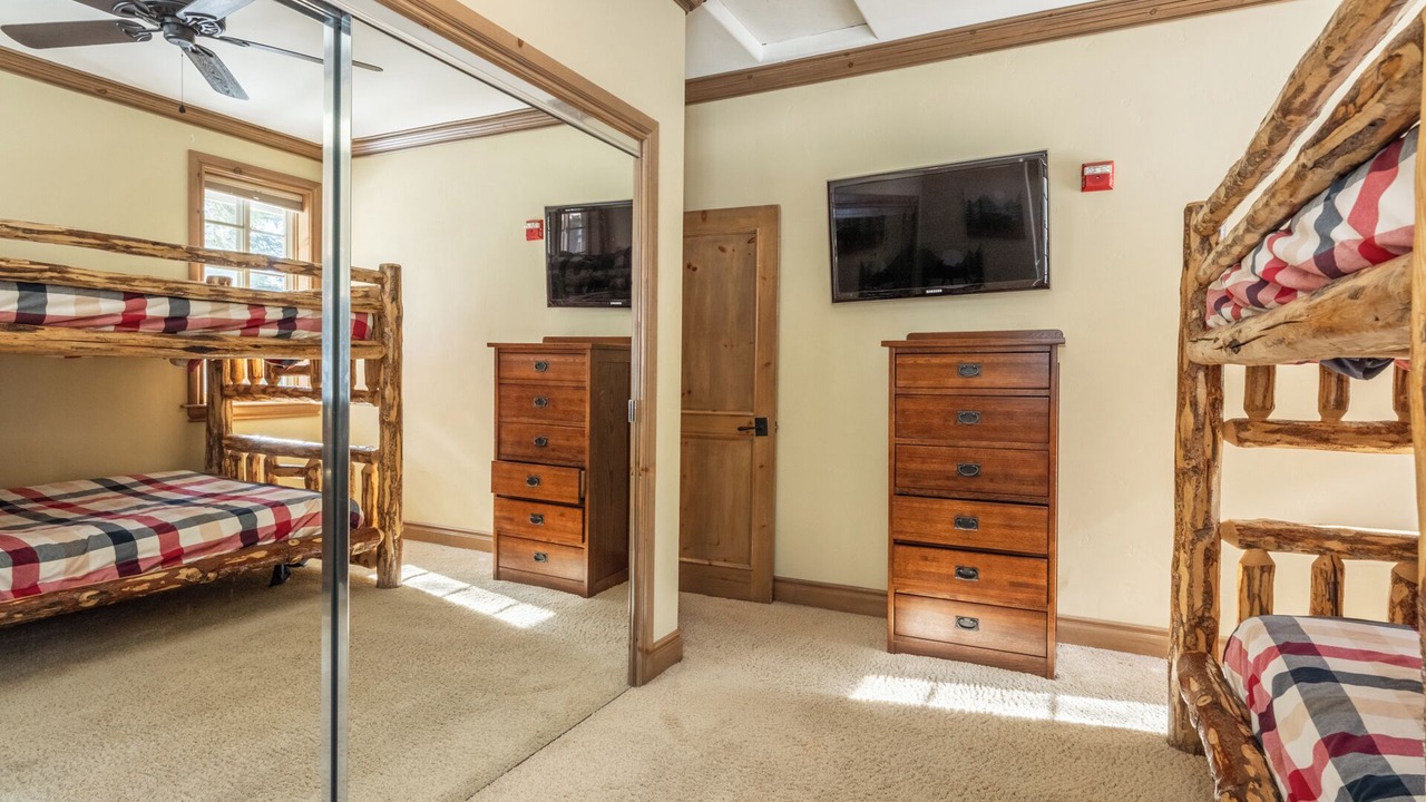 Photo of Bedroom in Mammoth Lakes