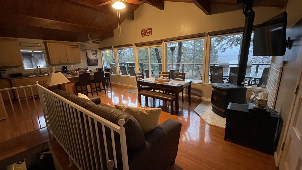 Photo of Livingroom in Lakehead