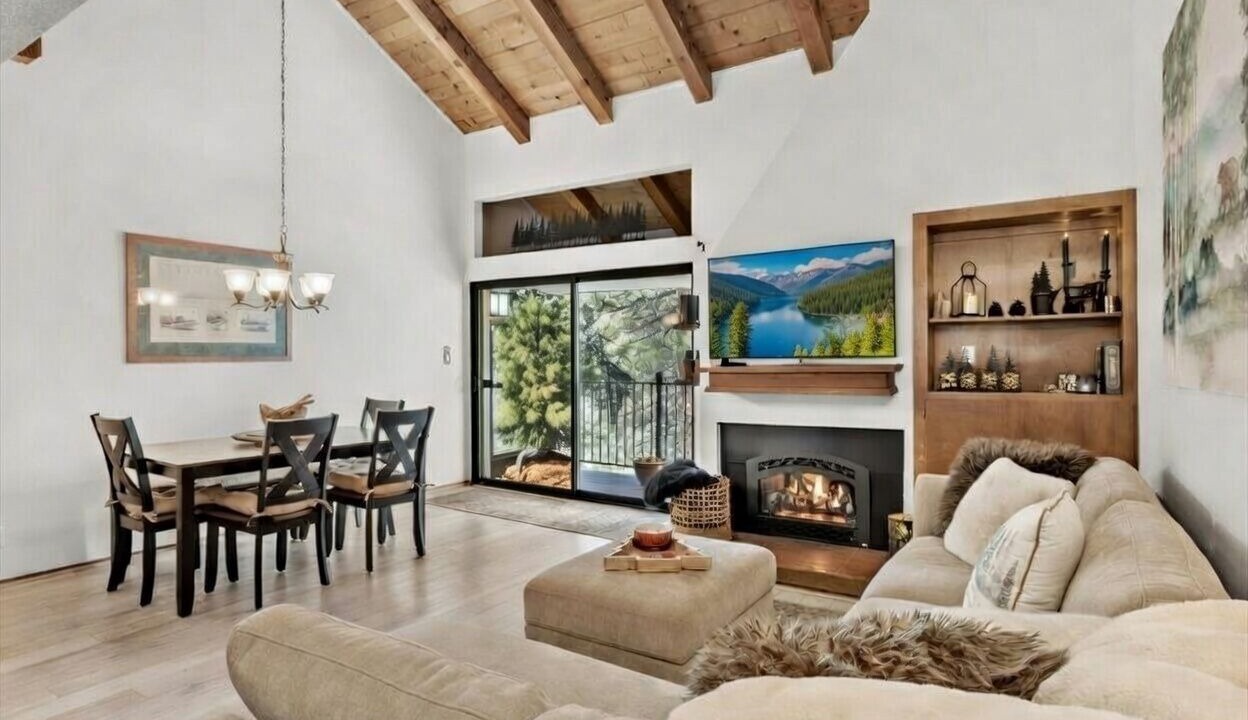 Photo of Livingroom in Carnelian Woods