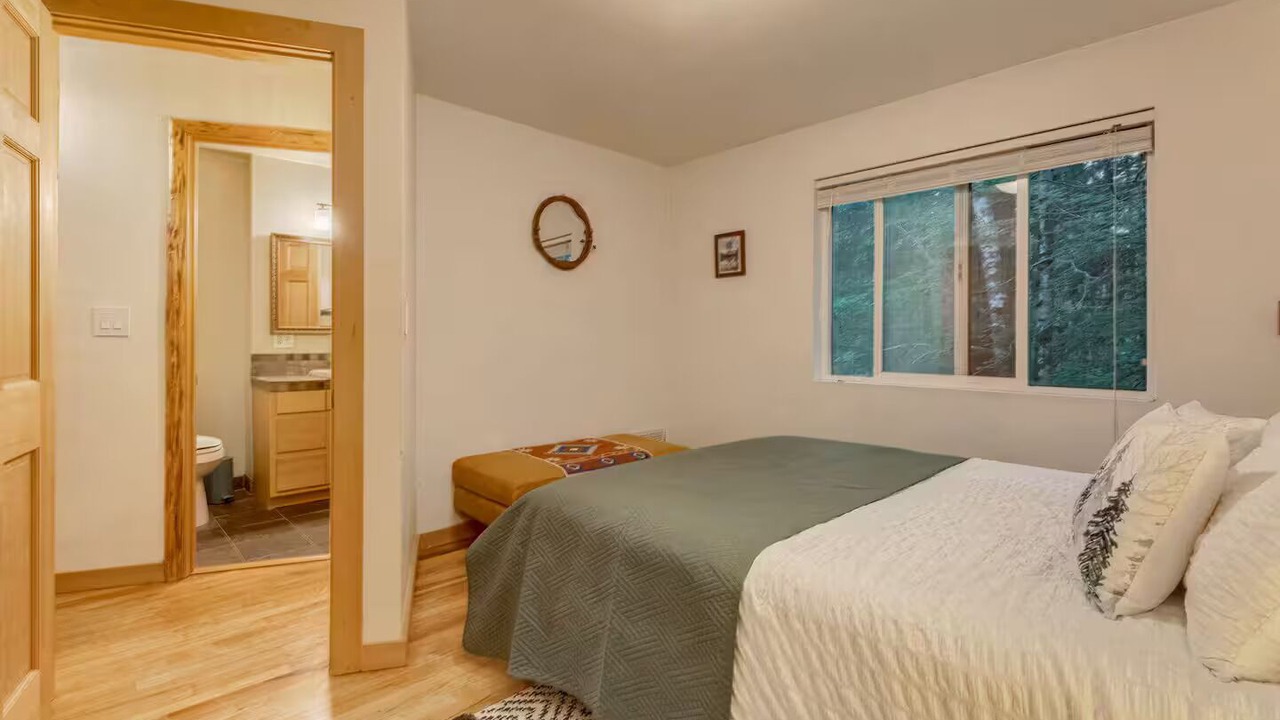 Photo of Bedroom in Rhododendron