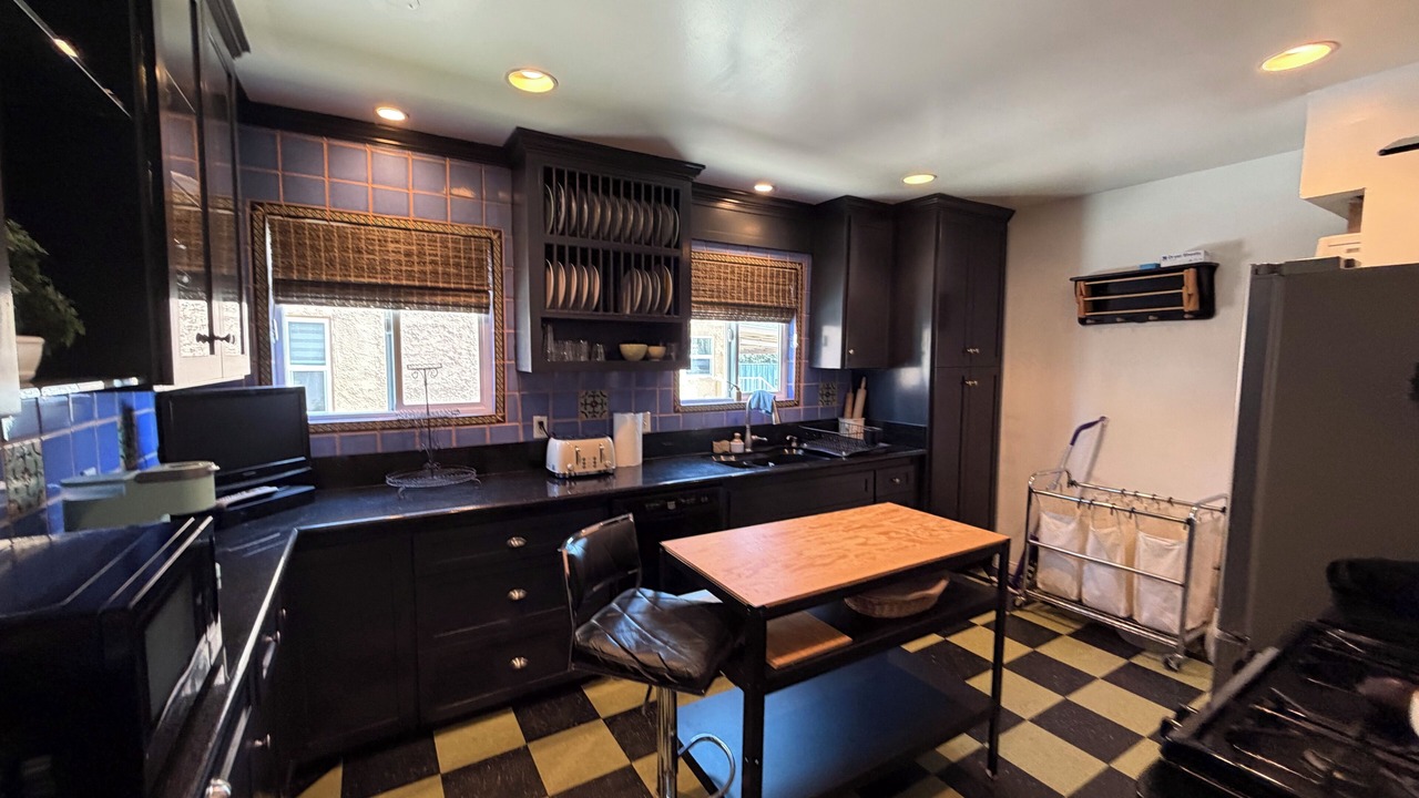 Photo of Kitchen in Mid-Wilshire