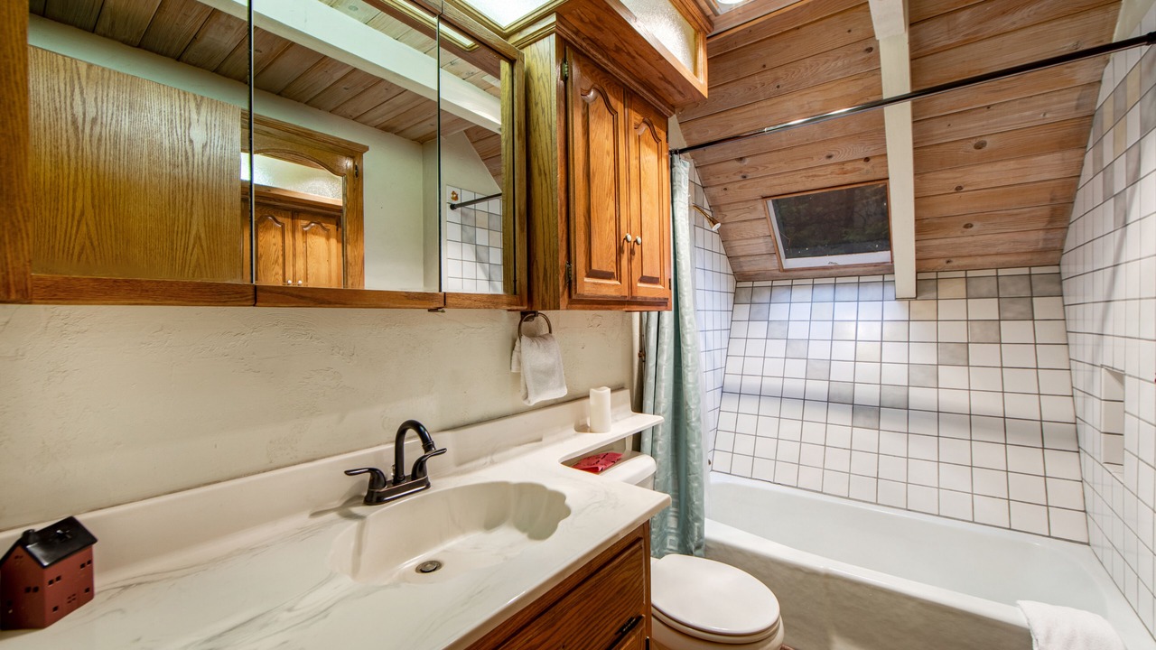 Photo of Bathroom in Pine Cove