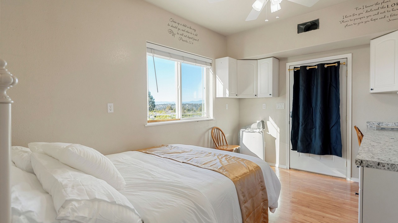 Photo of Bedroom in Weed