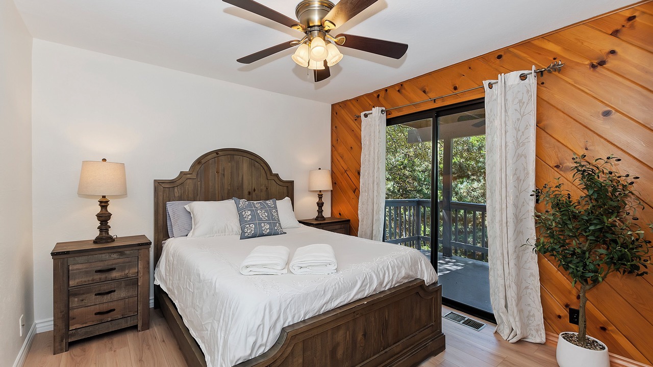 Photo of Bedroom in Crestline
