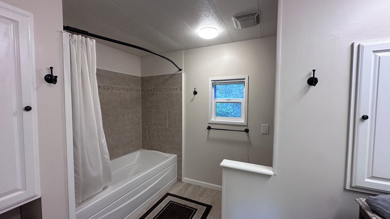 Photo of Bathroom in Salyer