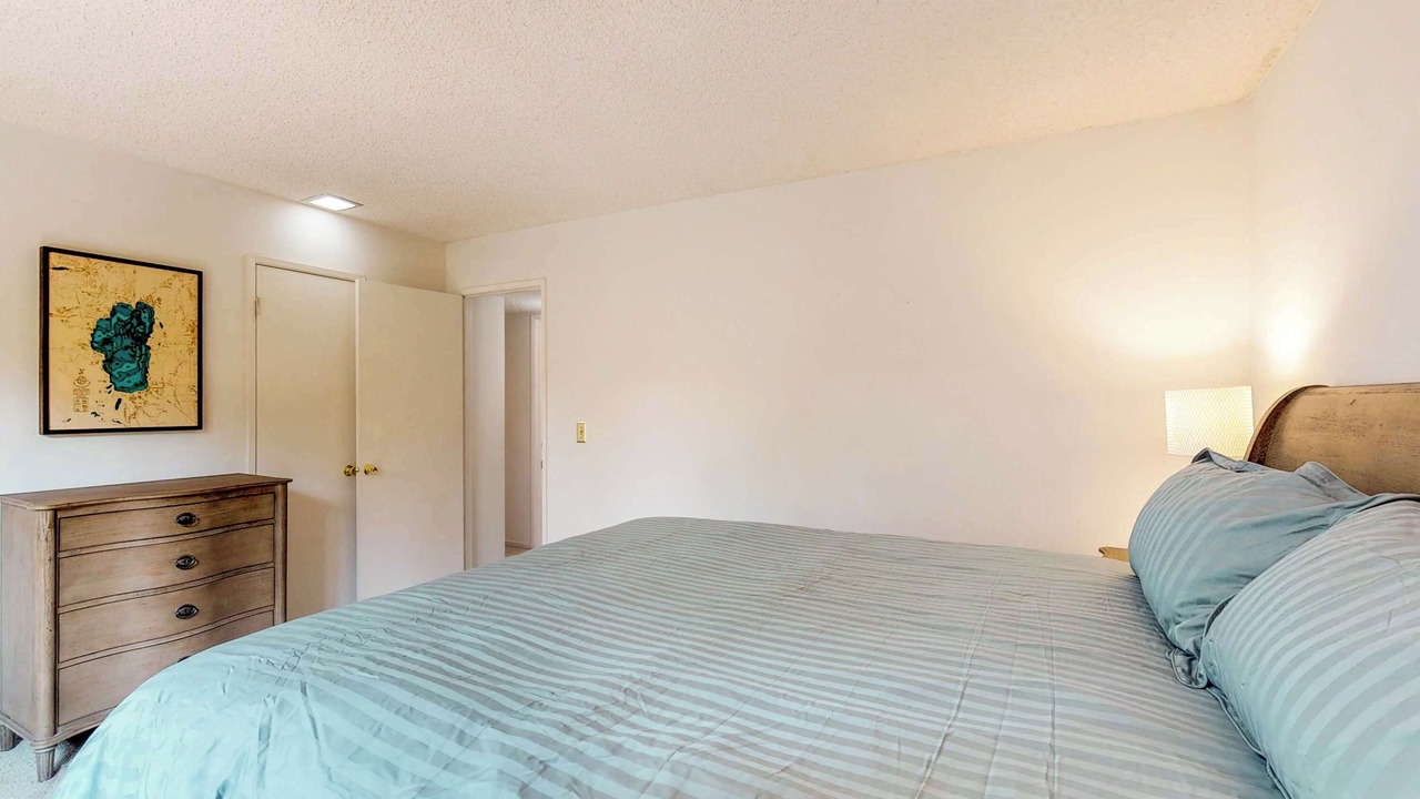 Photo of Bedroom in Lake Forest