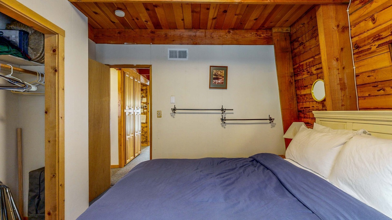 Photo of Bedroom in Serene Lakes